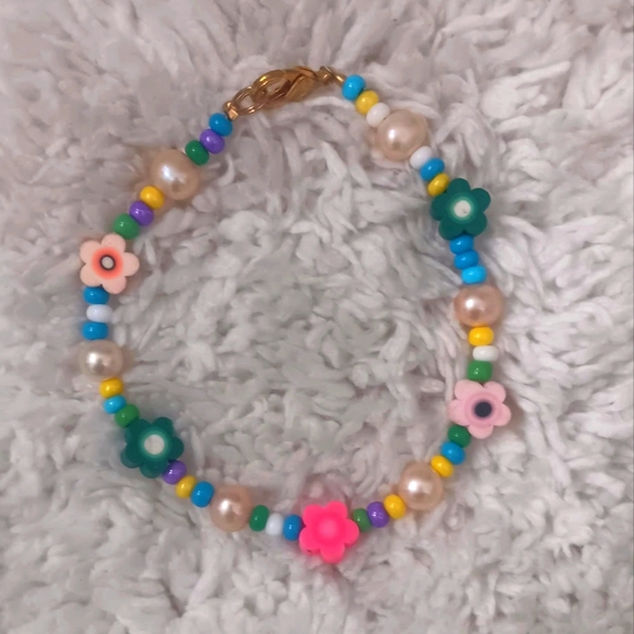 Colorful Handcrafted 8" Bracelet Featuring Real Pearls - Picture 1 of 3